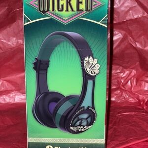 Wicked kids wireless Audio Headphones in Black and Green new in box